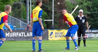 Stire din Sport : Să simţim româneşte! Cupa Unirii la oină, o mână de ajutor întinsă peste Prut