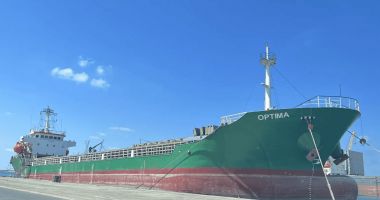 Stire din Economie : Tensiuni la Marea Neagră. Nava „Optima”, lovită de o rachetă rusească. Cinci membri ai echipajului - răniţi!