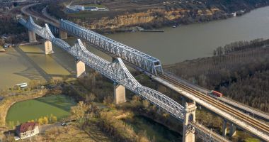 Stire din Economie : Deficit comercial, infrastructură rutieră, Produs Intern Brut. INFO economic