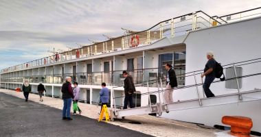 Stire din Economie : 300 de pasageri ai navelor de croazieră şi-au petrecut week-end-ul la Constanţa