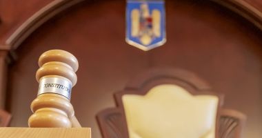 Stire din Eveniment : Curtea Constituţională urmează să discute, marţi, sesizarea privind „Legea fugarilor”