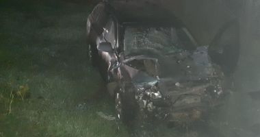 Stire din Eveniment : Accident rutier cumplit între Agigea şi Techirghiol, noaptea trecută. Două tinere şi-au pierdut viaţa