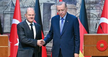 Stire din Actualitate : Erdogan salută eforturile Germaniei în sensul ridicării restricţiilor la vânzarea de armament Turciei