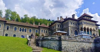 Stire din Economie : Banking, turism, asigurări. INFO economic