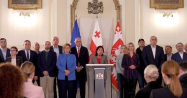 Stire din Actualitate : Preşedinta Georgiei, Salome Zurabişvili: „Ne-au furat voturile, ne-au furat viitorul!”