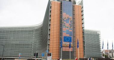 Stire din Actualitate : Comisia Europeană doreşte negocieri cât mai rapide pentru aderarea Ucrainei la UE