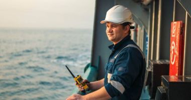 Stire din Economie : Învaţă şi plătesc o viaţă întreagă! Cât îi costă specializările pe "lupii de mare"