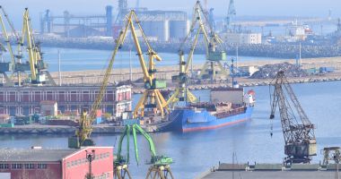 Stire din Economie : „Portul Constanţa trebuie să devină hub industrial, cu o componentă puternică pe petrochimie”