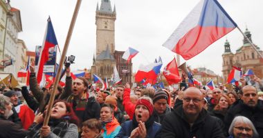 Stire din Actualitate : Guvernul ceh reduce pensiile foştilor oficiali comunişti şi le măreşte pe cele ale foştilor disidenţi