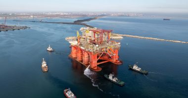 Stire din Economie : Platforma de foraj Transocean Barents a ajuns cu bine în portul Constanţa