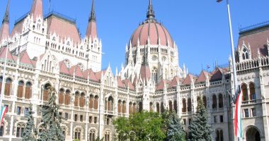 Stire din Actualitate : Deputaţii din partidul de guvernământ Fidesz modifică din nou legislaţia electorală a Ungariei