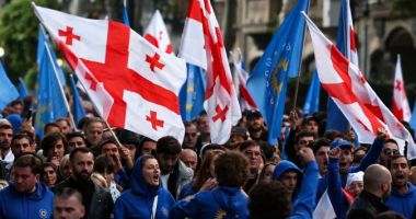 Stire din Actualitate : Criză politică în Georgia. Parlamentul anunţă organizarea de alegeri prezidenţiale pe 14 decembrie