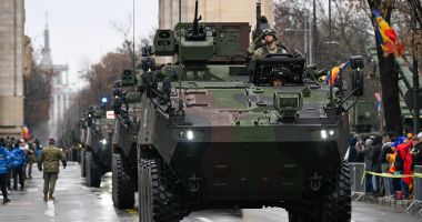Stire din Eveniment : A început Parada Militară Naţională. Circa 2.500 de militari vor trece pe sub Arcul de Triumf