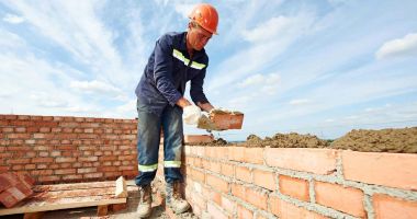 Stire din Economie : Producţie industrială, construcţii, importuri auto. INFO economic