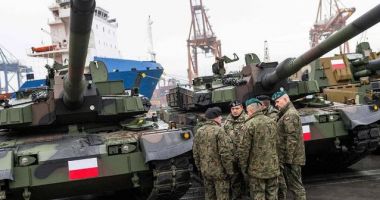 Polonia îşi reduce cheltuielile militare din cauza deficitului bugetar