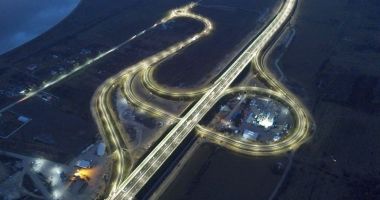 Stire din Economie : Investiţii, infrastructură rutieră, câştig salarial mediu net. INFO economic