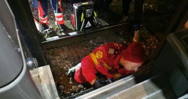Stire din Eveniment : Accident cutremurător la Fetești! Un tânăr s-a aruncat în fața trenului