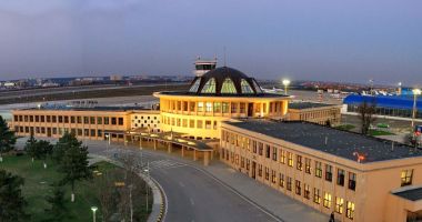 Stire din Economie : Wizz Air reîncepe să opereze curse regulate de pe Aeroportul Băneasa. Napoli şi Cracovia, primele destinaţii