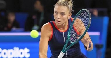 Stire din Sport : Jaqueline Cristian face senzaţie la Australian Open. Lucia Bronzetti, ultima sa victimă