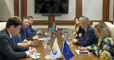 Stire din Economie : Ambasadorul Republicii Kazahstan, vizită în portul Constanţa