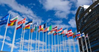 Stire din Actualitate : UE, gata să discute cu noua administraţie a SUA în faţa posibilelor tensiuni comerciale