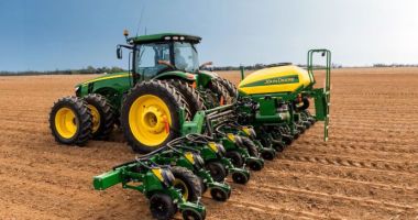 Stire din Economie : Multă muncă, bani puţini în agricultură. "Dăm produsele mai mult pe degeaba!"