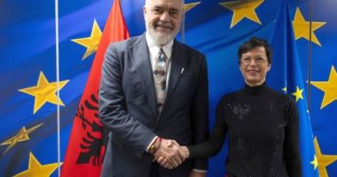 Stire din Actualitate : Mesaj promiţător pentru aderarea Albaniei şi Muntenegrului la UE