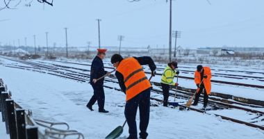 Stire din Economie : CFR: Circulaţie feroviară în condiţii de iarnă, fără probleme majore