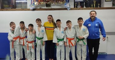 Stire din Sport : Judoka de la CS Marina şi-au încărcat „bateriile” la Vălenii de Munte pentru Campionatele Naţionale