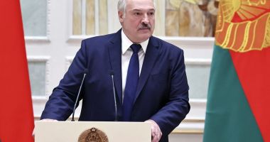 Stire din Actualitate : Aleksandr Lukaşenko se oferă să găzduiască discuţii de pace la Minsk