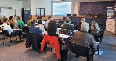Stire din Economie : Piaţă hotelieră, societăţi de expediţii, vânzări cu amănuntul. INFO economic