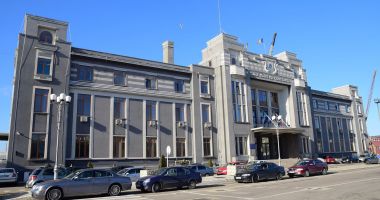Stire din Economie : O parte dintre suspecţii din dosarul "Şpagă în port" au intrat în concediu. Nici vorbă de vreo demisie!