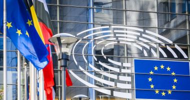 Stire din Actualitate : Diplomaţi UE sugerează dublarea ajutorului militar european pentru Ucraina în acest an