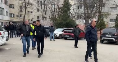 Stire din Politică-Administrație : Vergil Chițac și Stere Hira, întâlnire cu locuitorii cartierului CET