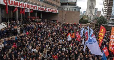 Stire din Actualitate : Criză politică în Turcia. Opoziţia face apel la proteste în întreaga ţară după arestarea primarului Istanbulului