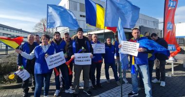 Stire din Economie : Sindicaliştii de la Şantierul Naval din Mangalia, protest în Olanda! "Damen, vrem să muncim în ţara noastră, nu să emigrăm!"