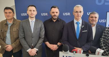 Stire din Politică-Administrație : Ce credeți? Va fi demis edilul Vergil Chițac? USR strânge semnături pentru referendum