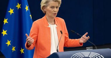 Stire din Actualitate : Ursula von der Leyen: „Uniunea Europeană regretă profund taxele vamale americane asupra maşinilor”