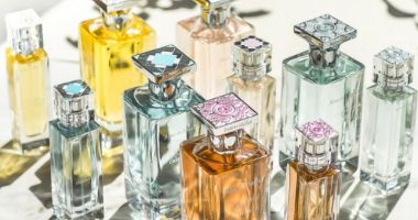 Stire din Economie : ANAF: Fraudă de peste un milion de lei identificată în domeniul comerţului online cu parfumuri