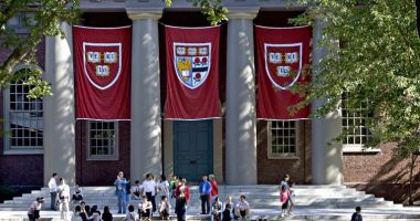Stire din Actualitate : Donald Trump ameninţă Universitatea Harvard cu retragerea facilităţilor fiscale