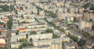 Stire din Economie : Se prăbuşeşte piaţa imobiliară? „Când vor scădea preţurile, va fi revoluţie!”