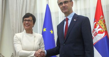 Stire din Actualitate : Comisarul european pentru extindere îi cere Serbiei să accelereze reforma justiţiei