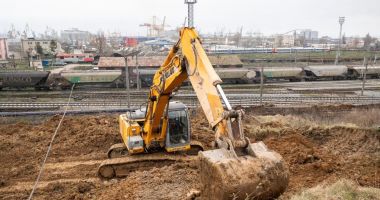 Stire din Economie : Gardul de incintă al Portului Constanţa, distrus pe o distanţă de câteva sute de metri