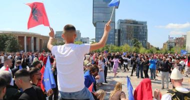 Stire din Actualitate : Albania organizează duminică alegeri legislative considerate cruciale pentru aderarea la UE