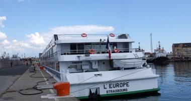 Stire din Economie : Nava fluvială de pasageri „L’Europe” a ancorat în portul Constanţa