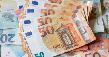 Stire din Economie : Leul s-a depreciat miercuri în raport cu euro, dar a crescut faţă de dolarul american