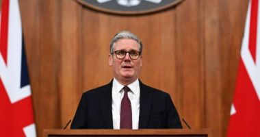 Stire din Actualitate : Premierul britanic Keir Starmer: „Putin trebuie să plătească preţul refuzului său de a face pace cu Ucraina”