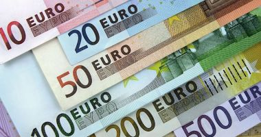 Leul s-a apreciat luni în raport cu principalele valute. Cursul a coborât la 5,0315 lei/euro