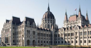 Stire din Actualitate : UE solicită retragerea unei legi vizând organizaţiile neguvernamentale şi media critice din Ungaria