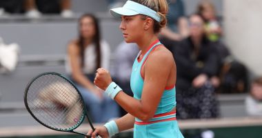 Stire din Sport : Jaqueline Cristian o va înfrunta pe Iga Swiatek, în turul al treilea la Roland Garros